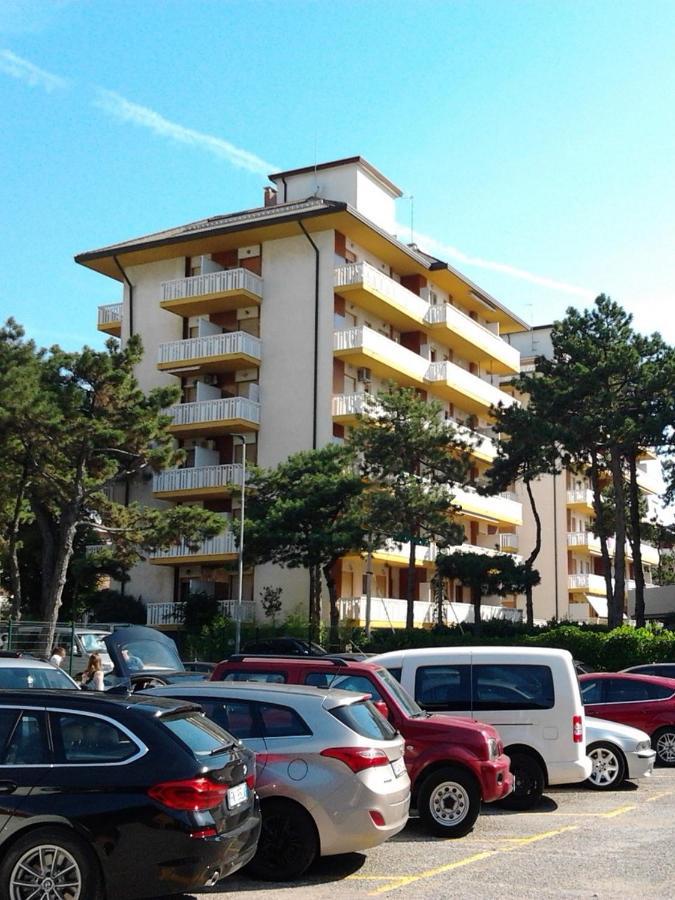 Lucerna Apartments At Sabbiadoro Beach Lignano Sabbiadoro Bagian luar foto