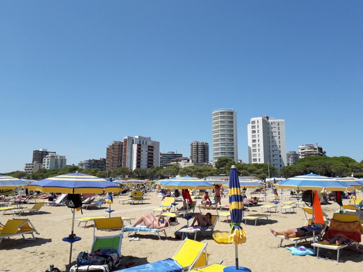 Lucerna Apartments At Sabbiadoro Beach Lignano Sabbiadoro Bagian luar foto