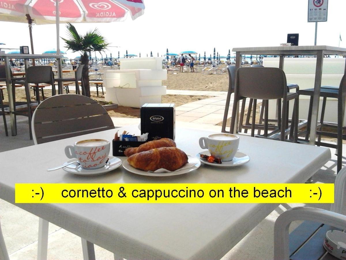 Lucerna Apartments At Sabbiadoro Beach Lignano Sabbiadoro Bagian luar foto
